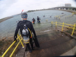 丁寧な講習　顔を水につけれない　沖縄ダイビング講習
